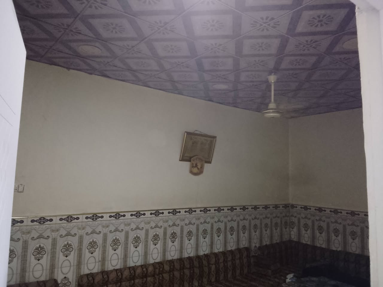 السلام عليكم 
بيت تجاوز للبيع البصره نواب الضباط مساحه البيت 150
يحتوي ع طارمه ومطبخ وصاله واستقبال وغرفتين 
السقف كونكريت 
الاستفسار ع الرقم 
***********
