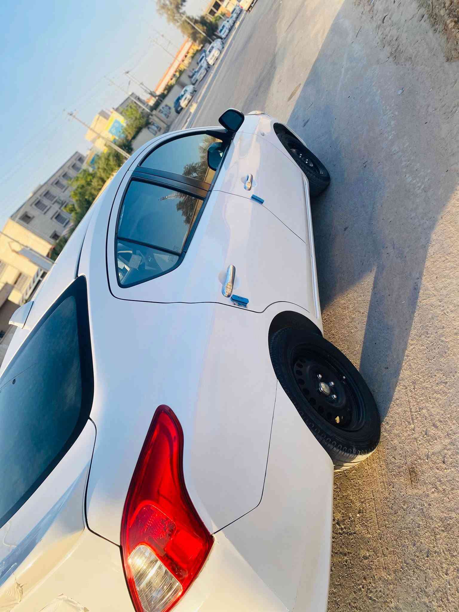 السلام عليكم بيع مستعجل 
نيسان سني هندي ام البليتة موديل 2024 السيارة حلوووة وجاهزة من كل شي من تبريد وحدادية طخم تاير مكينة كبر كلة جديد السعر 112  الاستفسار *********** البصرة الزبير تريد وكالة تريد تحويل انتة مخير
