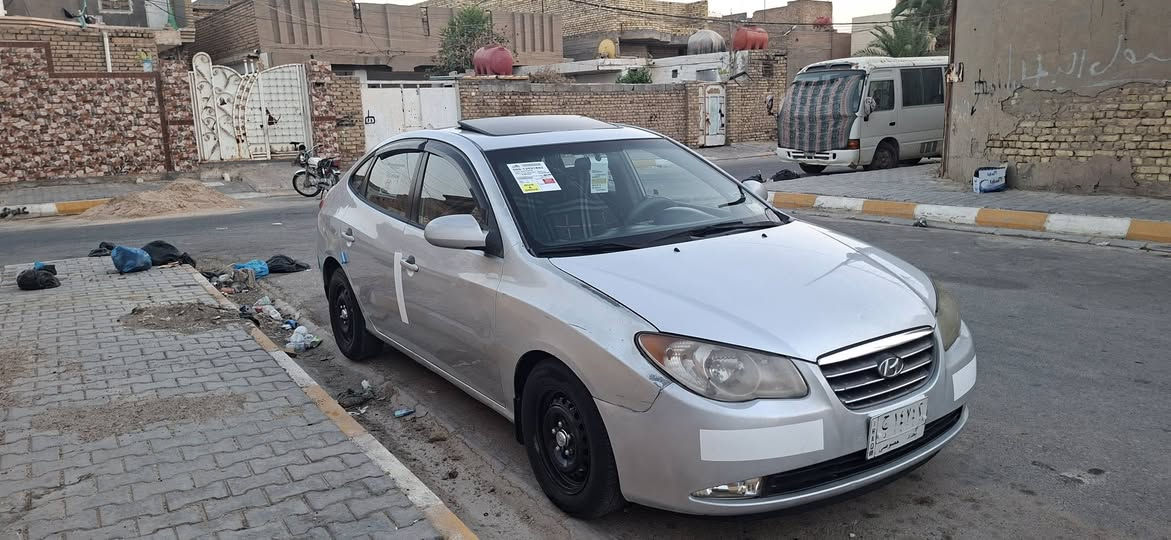 *********** النترا خليجيه ٢٠٠٩ مكينه ٢٠٠٠تخم تاير حداديه جديده تبريد شغال فتحه شغاله سياره مكفوله من الضربه بيه جراد فقط صفحه سايق جاهزه من اي شي سعر ٧٨ مكان سياره واسط
