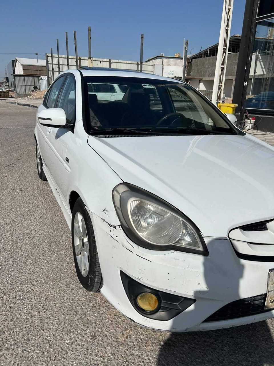 للبيع هيونداي أكسنت 2010 خليجي
* جديدة ونظيفة،  بدون صبغ أو ضربات، فقط بيه باردات

المواصفات:

* محرك كبير بحالة ممتازة.
* تبريد ثلج.
* تايرات جديدة.
* بطارية جديدة.
* حجم المحرك: 1600 
* شاشة Android 
* ويل كب.
* فتحه 

السعر: 78$

مكان السيارة: نجف الأشرف 

***********
