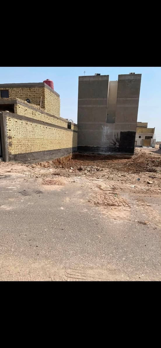 متوفر لدينا كادر مختص لهدم الدور والبنايات وحفر وقطع البيوت المشتركه ورفع الانقاض وفرش السبيس والجلمود نعمل طيله الاسبوع ليلا ونهارا باسعار مناسبه ***********

