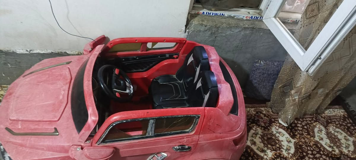 سيارة🚘🚘 اطفال 
*********** ع واتساب

قيم واخذ
