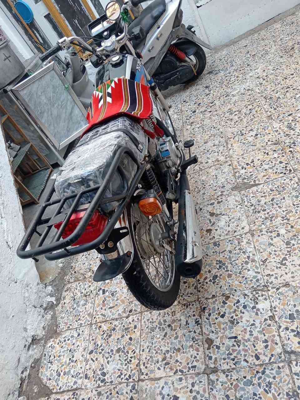 سلام عليكم موطور جديد كله بلادي موطور 23 سنويه رقم واسط لوحات انكليزي مكان نعمانيه مو شراي لايخابر سعر خاص ***********
