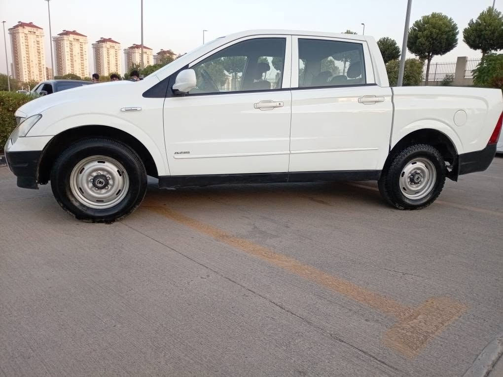 سەرەتا بەناوی خوای گەوورە 
سان یۆنگ 2011 
گیرمەکینە بەشەرتی 100 فیتەر 
تەبریت لەسەر سویچ 🥶
یەک پارچە بۆیاخ لەگەل دووبەلە سارد 
گێرو مەکینەو تەقەو رەقە بەشەرت 
سەیارەکە زۆر جاهیزە تە نیا لەیەک سایەقی کەمە 😍 
تەحویل غەرامە هەمووی بەشەرت 
*********** السليمانية, العراق
