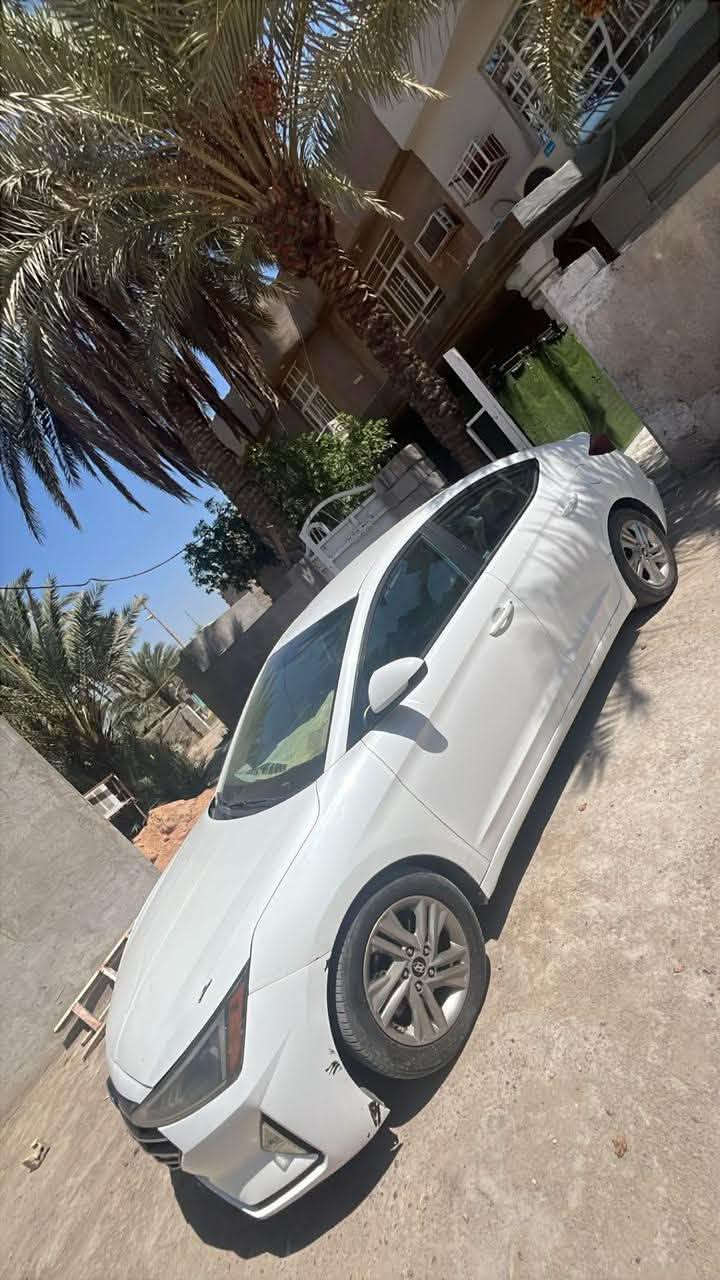 الانتره 19 وارد امريكي حادث جاملغ وبنيد معدل نفسه ليبل واحد مكينه 2000 دوش رقم بغداد الماني السعر 115 العنوان بغداد التاجي قرب جسر المصابيح ***********بيع او مراوس بقل موديل لان محتاج فرق
