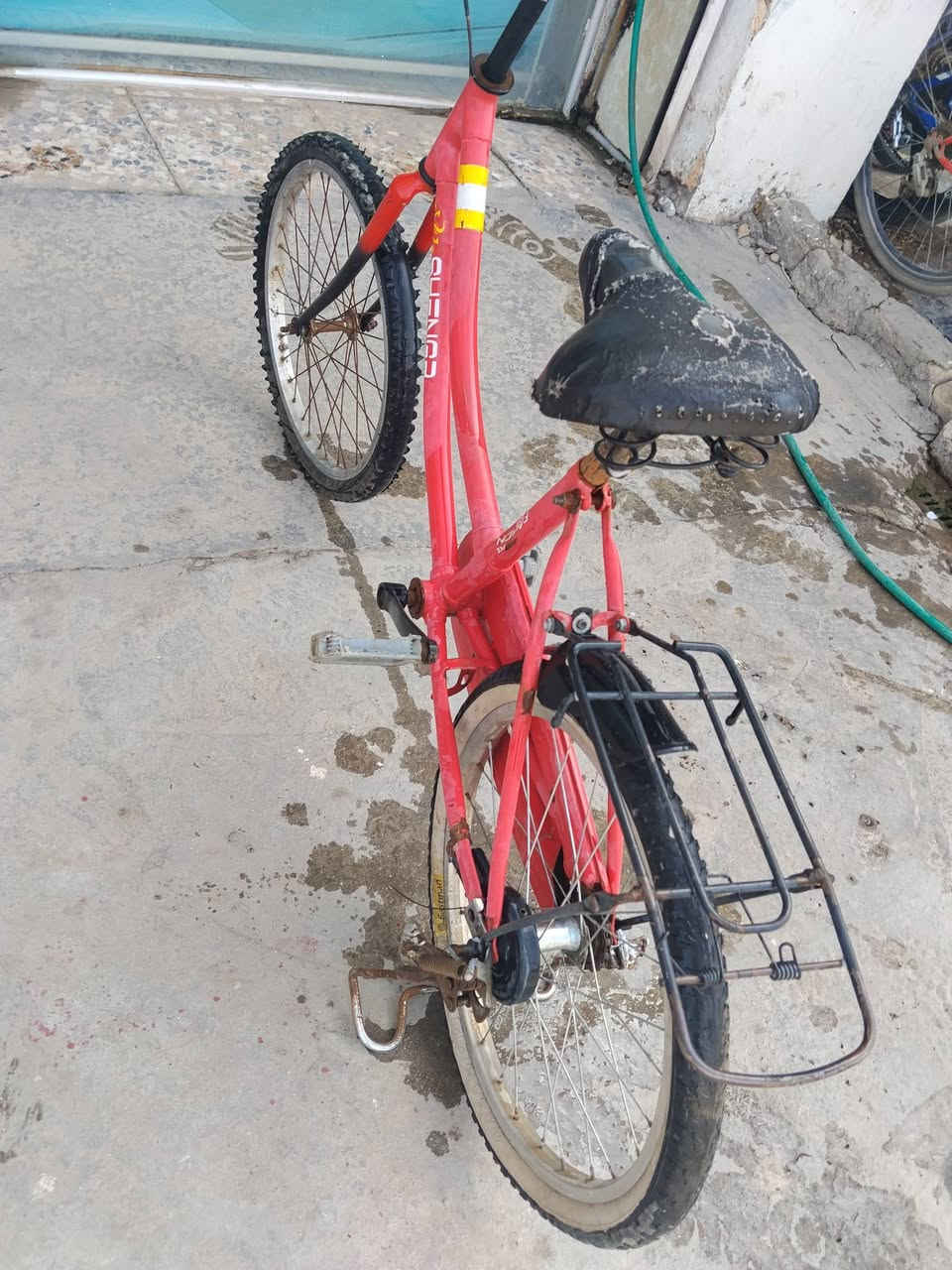 باسكل حجم 20 للبيع السعر 45 وبي مجال بسيط جدآ ونضافت الباسكل أمامكم متواجد فيس  ***********
