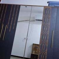 للبيع • سرير • غرفه اخشاب