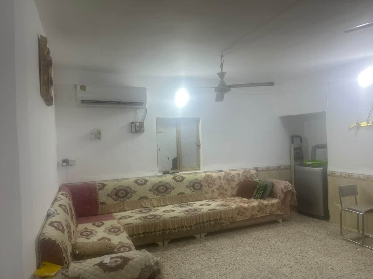 للبيـــــــــــــــــع
بيت للبيع في حي الرياض قريب جداً من الندي الرياضي بناء قديم يعتبر قطعه، السعر مناسب، المساحه ١٨٠م ، البيت طابقي يحتوي على ٣ غرف نوم + استقبال كبيره + صاله + مطبخ + ٣ مجمعات صحيه + كراج مع حديقة صغيره. للاستفسار *********** بي واتس أب.
