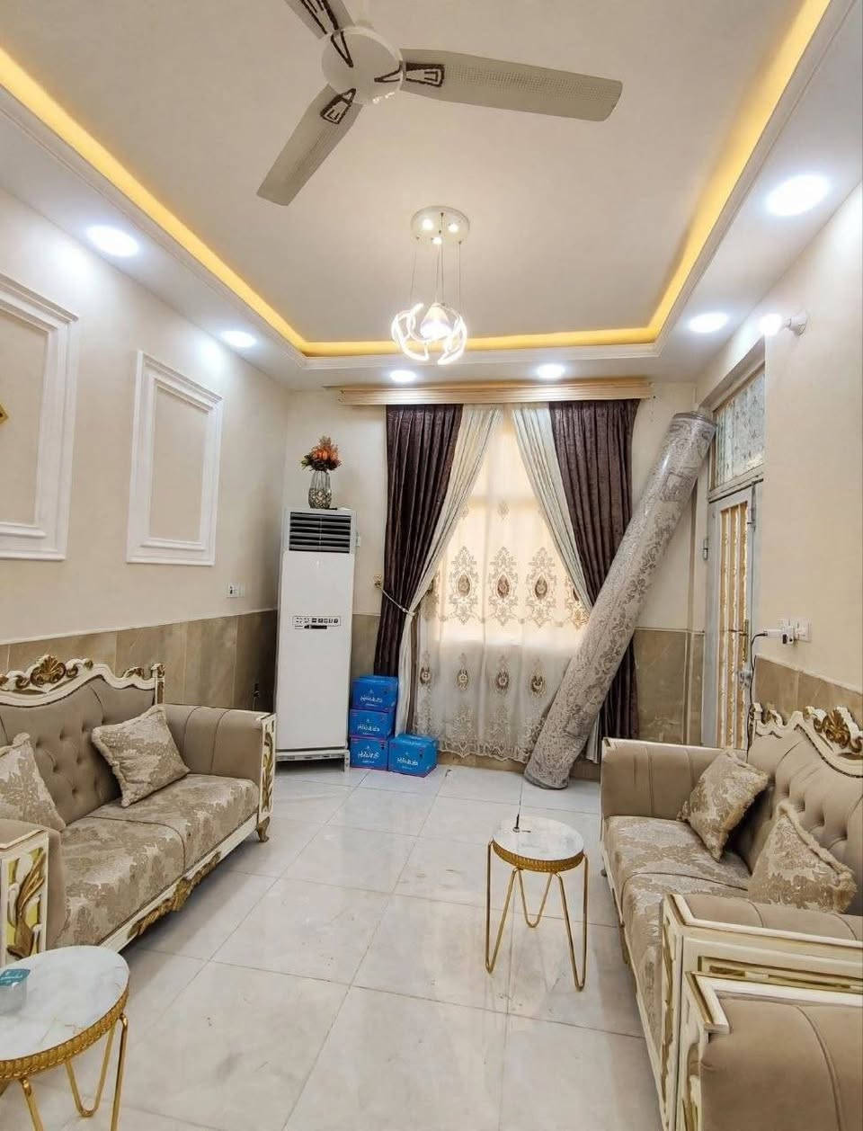 بيت 150 متر بالإسكان الصناعي النزله الأولى الجامع الكبير
الطابق الأول //طارمه استقبال وصاله وغرفتين نوم ومطبخ حار وبار وصحيات داخليه وخارجيه ومنور
الطابق الثاني // يتكون من غرفه وصالتين وصحيات
السعر والتفاصيل اتصل واتساب متوفر ***********
