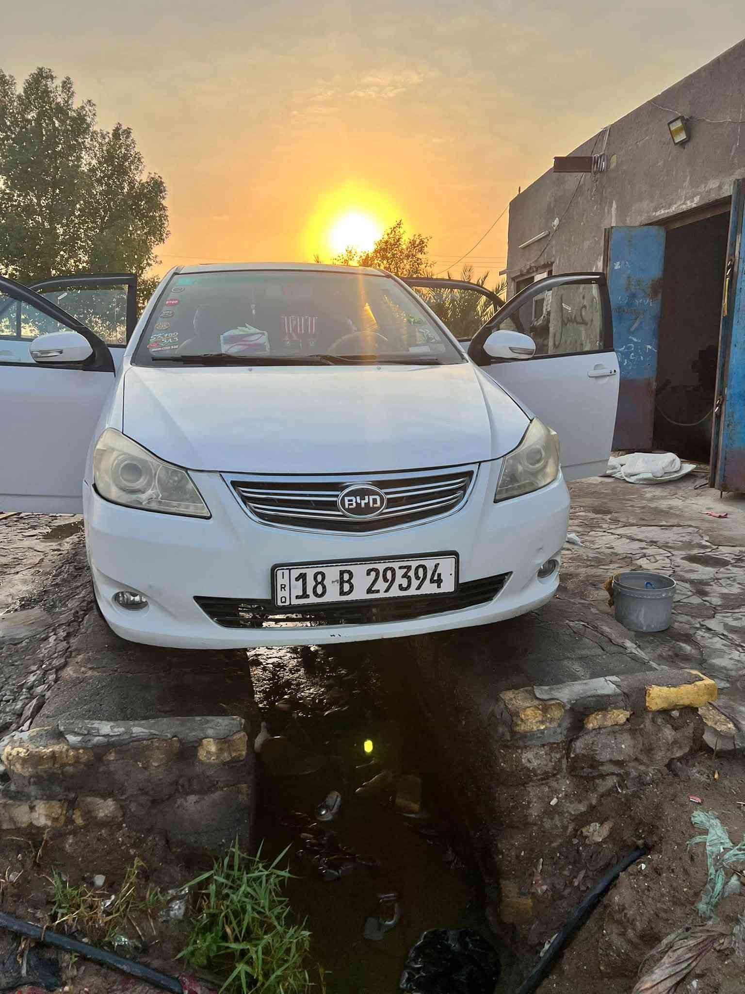 سلام عليكم سياره بي وايدي للبيع سياره جاهزه من مكينه وكير وحداديه تخم تاير تبريد سياره جاهزه سياره لأضربه ولاخياس سياره فقط مصبوغه عام مكان السياره ناصريه سوق الشيوخ سعر 48 وبيه مجال للإستفسار ***********
