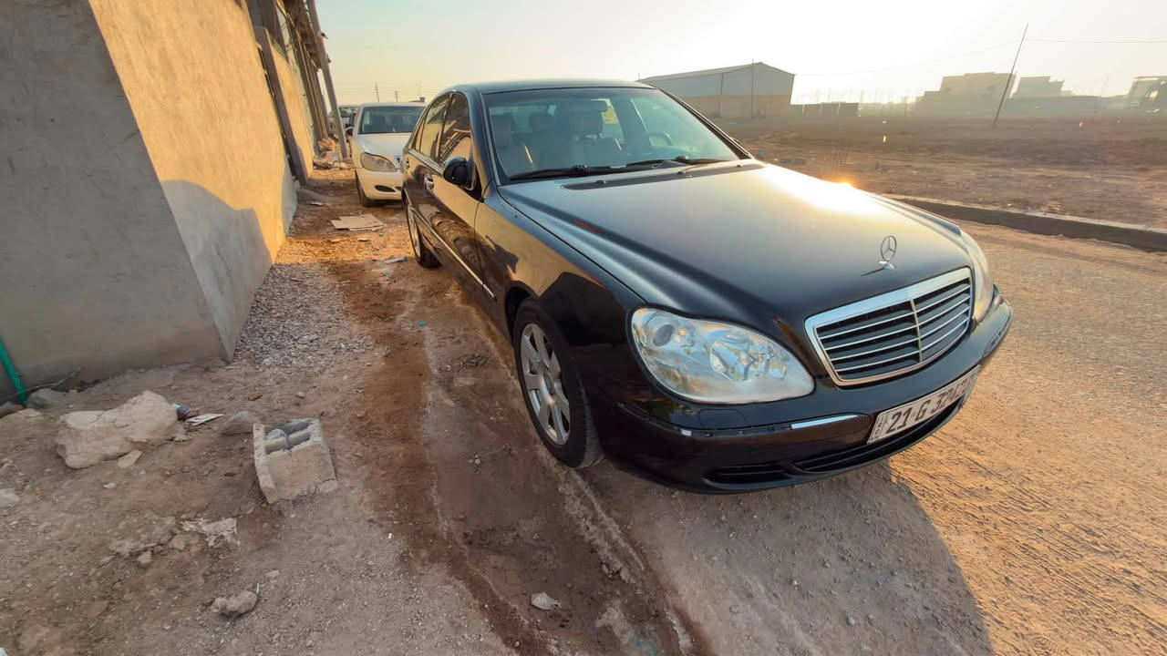 السلام عليكم ..للبيع او المراوس .مارسدس غواصة موديل 2005  خليجي حجم 500 محرك V8  دواخل جلد بيجي .السيارة عليها ادامة كاملة .مانقاصها شي .كمبريسر جديد .راديتر تبريد ومحرك جديد .رولات وقايش جديد .حدادة جوبلسات دسكات تخم تاير .نوزلات بلكات فيت بم وفلتر لايتات LED .جاهزه من كل النواحي .بيها باب السايق تبديل بسبب حادث ستوته نفس اللون .وصبغ فقط الچاملغ الخلفي اليمين .السنوية تنتهي 2029 -رقم سليمانيه .جاهزه للتحويل باي وقت .السعر145 وبيها مجال للاستفسار.***********. مكان السيارة البصرة
