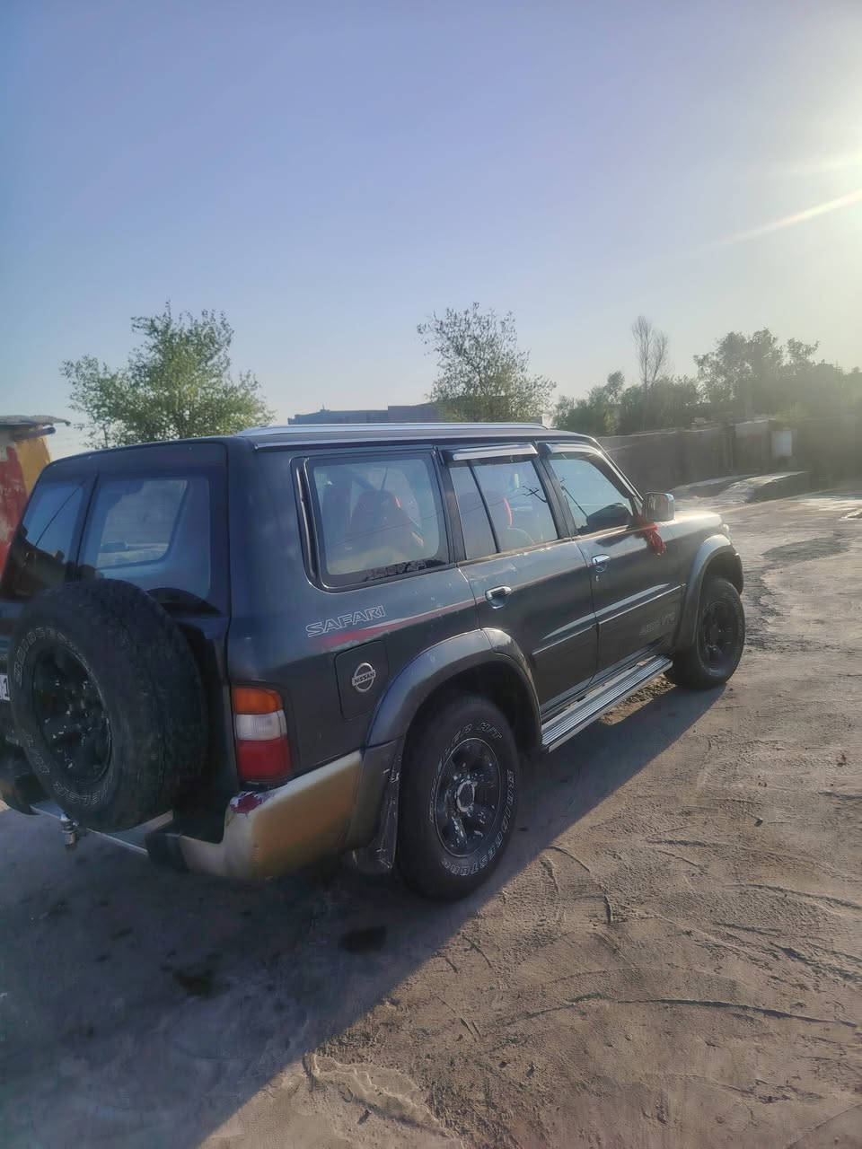 الغوالي نيسان باترول سوبر سفاري موديل1997شكل 2005 بغداد بسمي مشروع وطني هزه 2025 هسه نحجي المواصفات بيهه منضومه غاز تانكي 120لتره يعني انسه الصرف السوبر سفاري غني عن التعريف مكينه 4500نوزل فور ويل كير اوتماتيك كله شغال 3قطع تبريد محتاج بس غاز فتحه سلايد ادروف تحكم ستيرن مسجل سيدي بلوتوث مري تحكم كهربائي كشن كهربائي وكشن السكن كذالك كهربائي جام 4كهربائي سنتر لوك كشنات جلد السياره 1/1 صدر امامي  كوله جديد كهربائياتة كولهه شغالة وبلاديه السياره مكفوله من الضربه  وتجي وتفحص بعينك مكفوله السعر 100
***********
***********
