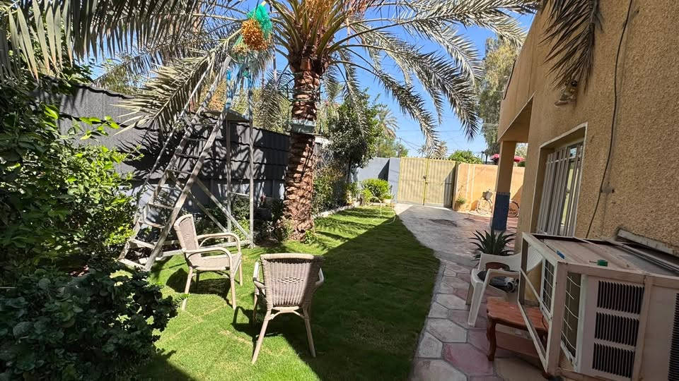 🏡 بيت للبيع | الراشدية - طريق الجزيرة (منطقة كاظم العلي)
• ​المساحة: 260 متر (واجهة 18 متر)
• ​الملكية: سند 25 ملك صرف - طابق واحد
• ​التفاصيل: 3 غرف نوم + استقبال + مطبخ + حديقة + كراج داخلي + مخزن ساندويج بنل على السطح.
• ​📞 للتواصل: [***********]
💰 للسعر: التواصل على الرقم المرفق
