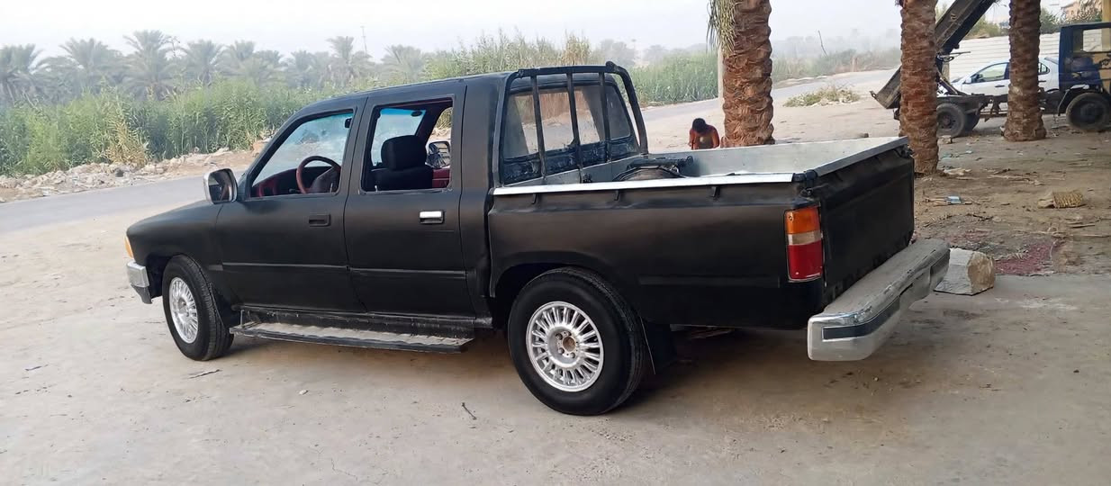 سلام عليكم بيكم 1990. رقم بغداد باسمي مداور ثاني يوم لون اسود سياره مسمكره كامل باقي بس صبغها غرفه دوشمه جلد ألماني  جديد سياره متعوب عليها. مكينة. كير. اكسن. شرط كلها جديد عوزها فقط صبغ حوض بدي طفصال جديد كهربائية كامل سعر 50 بي مجال.... مكاني كربلاء ...اي ستفسار هاي رقمي .....***********.....
