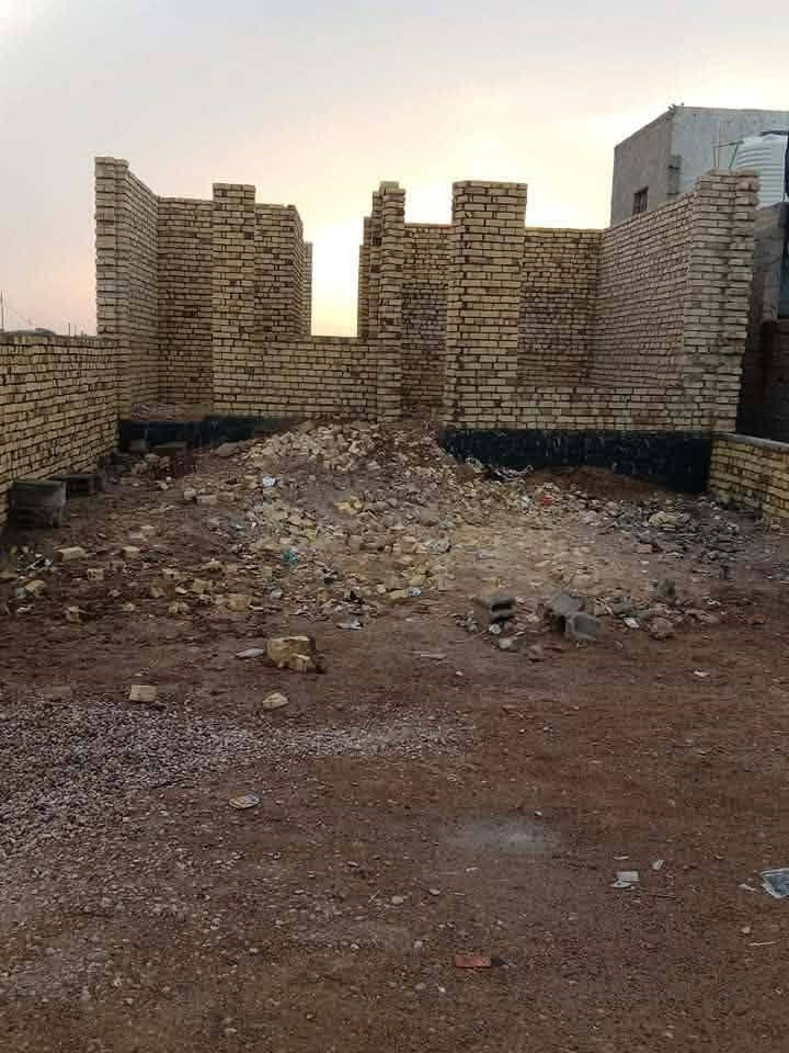 🔷🥰 هيكل للبيع مساحه 264م حي الحكيم قرب السيطرة العماره الجديده.     وماي ومجاري بلباب
🔷يبعد عن الشارع 150متر.     مقدم بيه معامله تطويب 
🔷غرفتين وصاله ومطبخ واستقبال 
🔷 للاستفسار الاتصال ***********
💵💵💵.    14 وبيه مجال بسيط
