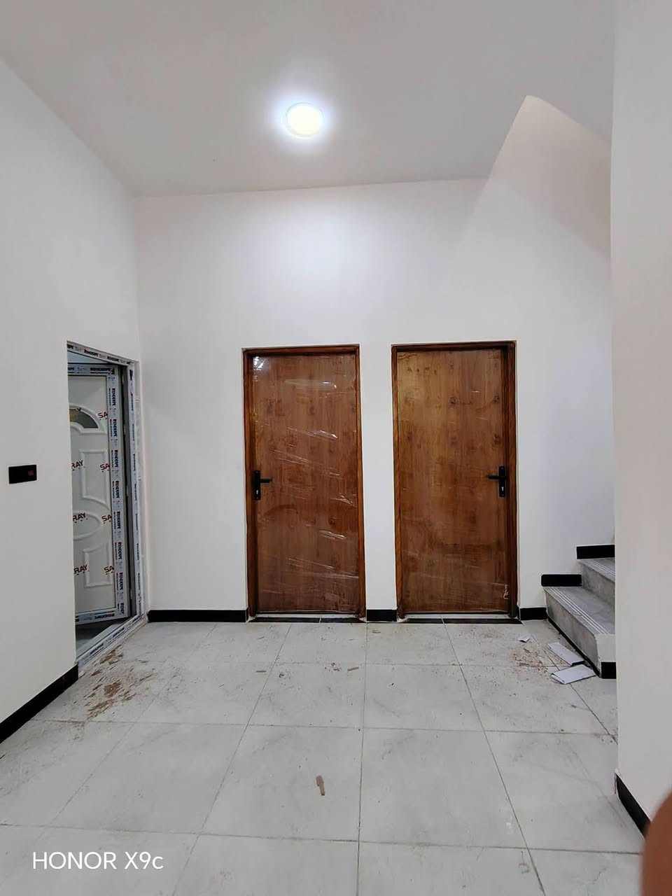 دار للبيع المساحه 100متر🏡
#العنوان: بصره شط العرب الجزيره اليوبه قرب المدارس 
يحتوى علـّۓ  
 غرفتين ،منام ،أسقبال
 صاله، مطبخ، صحيات داخلي وخارجي 
بناء حديث تسليم مفتاح جاهز للسكن
الخدمات كامله 
نوع طابو ملك صرف زراعي
 #السعر 46قفل قفل 
للأسفسار📲
***********📞 
*********** وتساب
