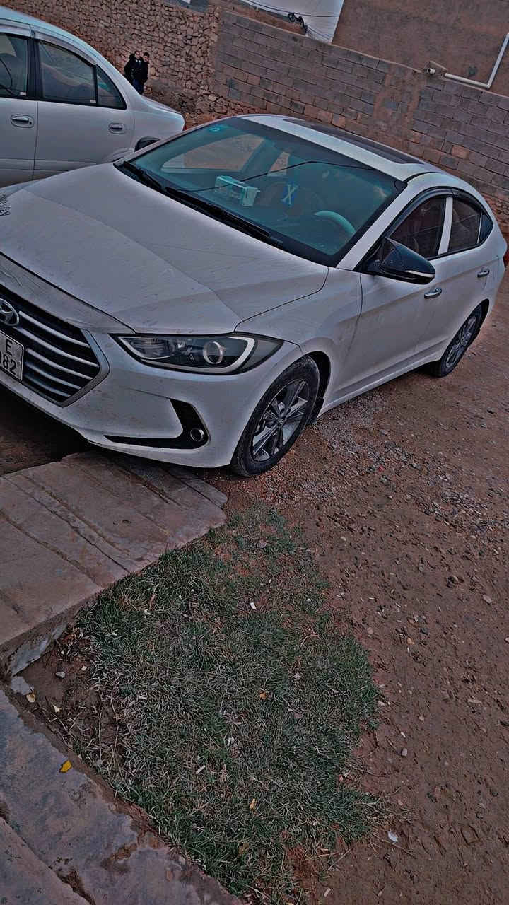 سلام عليكم
النتره 2017خليجي 
كفاله عامه عده شبر بل بنيد صبغ  وبارد موضع بل سونار 
سياره جاهزه من كلشي مانقصها كلشي تبريد كير محرك شرط الفحص وسياره متصرف عليها الف جاهزه من كلشي السعر 140وبيها مجال 
مكان هيت ناحيه الفرات 
رقم الهاتف 
***********
