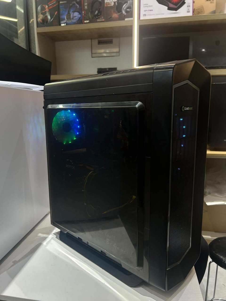 رايزن 2400G • RX 570 • ١٦ جيجا رام