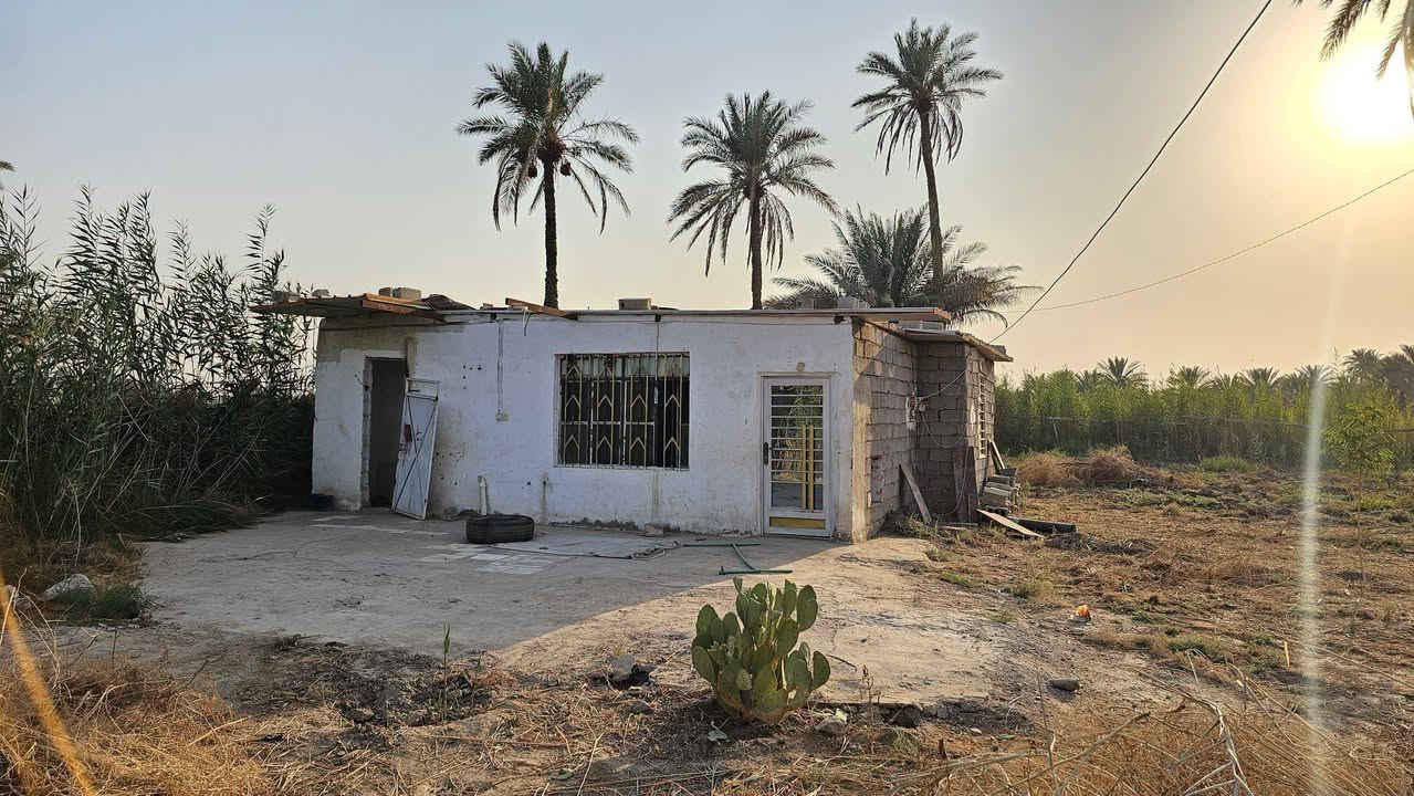 عقار مناسب في كربلاء💯
✅️دونم للبيع واجهه 30 متر 
وجه على نهر سقي ماء حلو 
مع دار إستراحة مساحة 100م 
طابو سند 25  تحويل بالطابو 

✅متوفرة كافة الخدمات 
تبليط، ماء، كهرباء، مدارس 
يصلح سكن أو متنفس عائلي 

✅️الموقع كربلاء - منطقة الدويهية 
شارع طويريج كربلاء عمود 260
يبعد عن شارع التبليط  400 متر 
يبعد عن شارع طويريج كربلاء 8 كيلو 
يبعد من مركز مدينة كربلاء  18 كيلو 

💰السعر 75 مليون  عقاري كربلاء   

📞 إتصل الآن:  ***********
