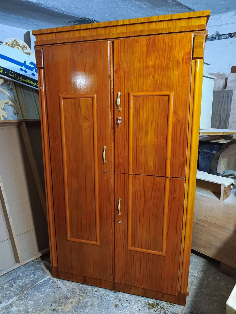 كناتير 2باب عدد2
سعر لواحد 125وبيه مجال 

عنواني ناصرية تقاطع رايات 

***********
