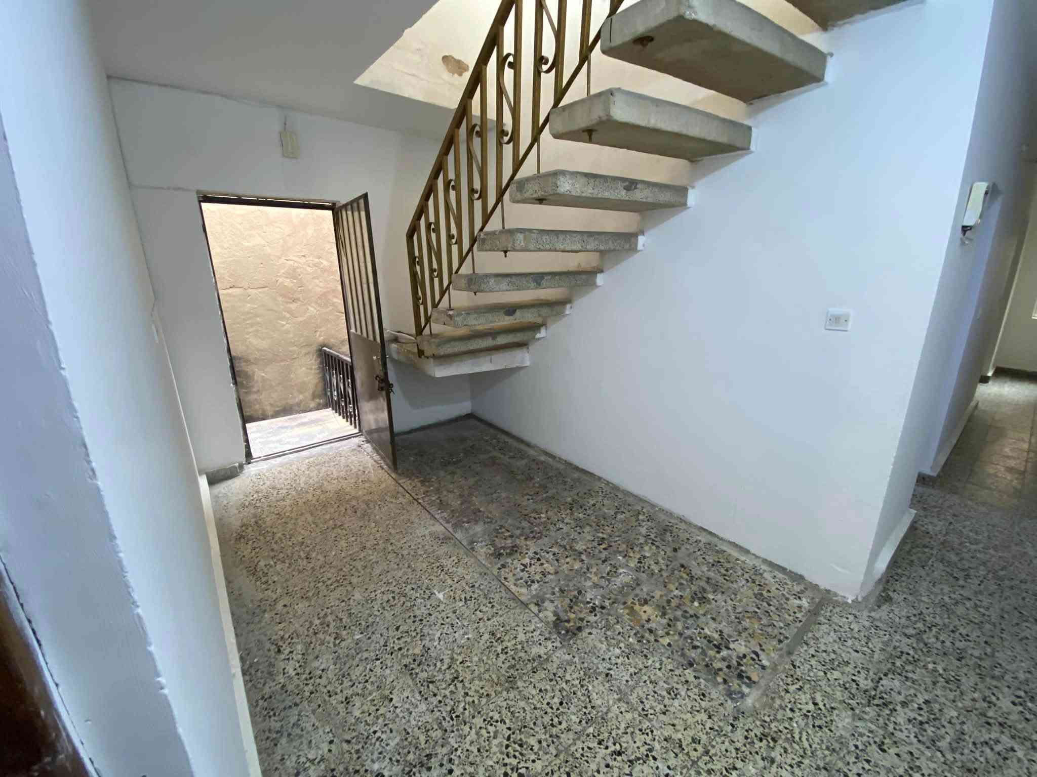 🏡 عقارات | بيع • شراء • إيجار 
مكتب افق الاعمار الهندسي 
رقم الهاتف ***********

مشتمل طابق ثاني معزول عزل تام 
مساحه 150
غرفتين نوم وصاله ومطبخ وصحيات والسطح  

الموقع شارع الكويتي 

سعر :850الف 

مشتمل ارضي 

غرفتين نوم وصاله ومطبخ وصيحيات عدد2 وكراج 
معزول عزل تام 
وياه مولد 5امبير من ضمن العقار 

بدل يجار  مليون 

 

🏠 بيوت وشقق
🏢 محلات ومكاتب
🌳 أراضي ومزارع
🔑 إيجار يومي • شهري • سنوي
💰 بيع وشراء العقارات

📩 للاستفسار أو عرض عقارك للإيجار والبيع، راسلنا على الخاص

📍 بغداد سيديه شارع قطر الندى مقابل ضي بغداد 

عقارك المثالي… أقرب مما تتوقع. 🤍

رقم الهاتف ***********

