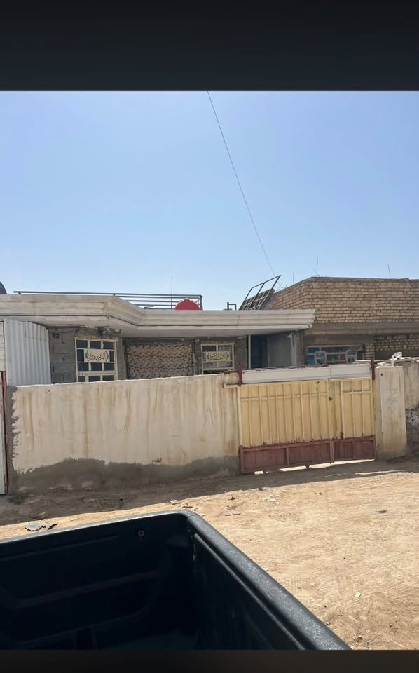 بيت مساحه200للييع يبعد ع شارع ١٠٠متر بحواس مقابيل سكلت حجي هادي
ب٥٠اشراي اتصل ***********
