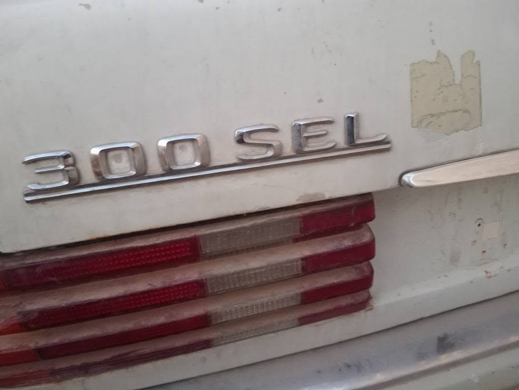 سلام عليكم جامبو موديل 89 SEL
باب طويل  دبل هورن برده كشنات كهرباء 
رقمه بغداد انكليزي 
مكينه وكير شرط 
تبريد منضومه كله جديد بس غاز طار
تخم تاير جديد 
ابيع عله وضعه انضربت صفحه عكس سايق 
مكاني شعب 
***********
سعر 35 بيه مجال بغداد, العراق
