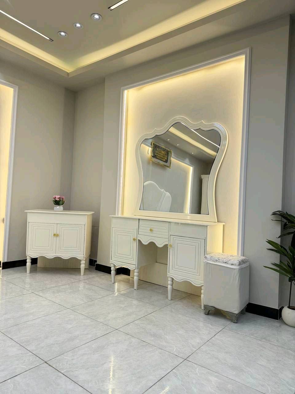 سارع بالحجز ✔✔ إذا تدور على غرفة هم الشغل عراقي وهم الموديل تركي والسعر خيالي متوفر عدنا غرفه نجارة عراقية شغل اقتصادي 
شد ونقل متوفر لكل المحافظات