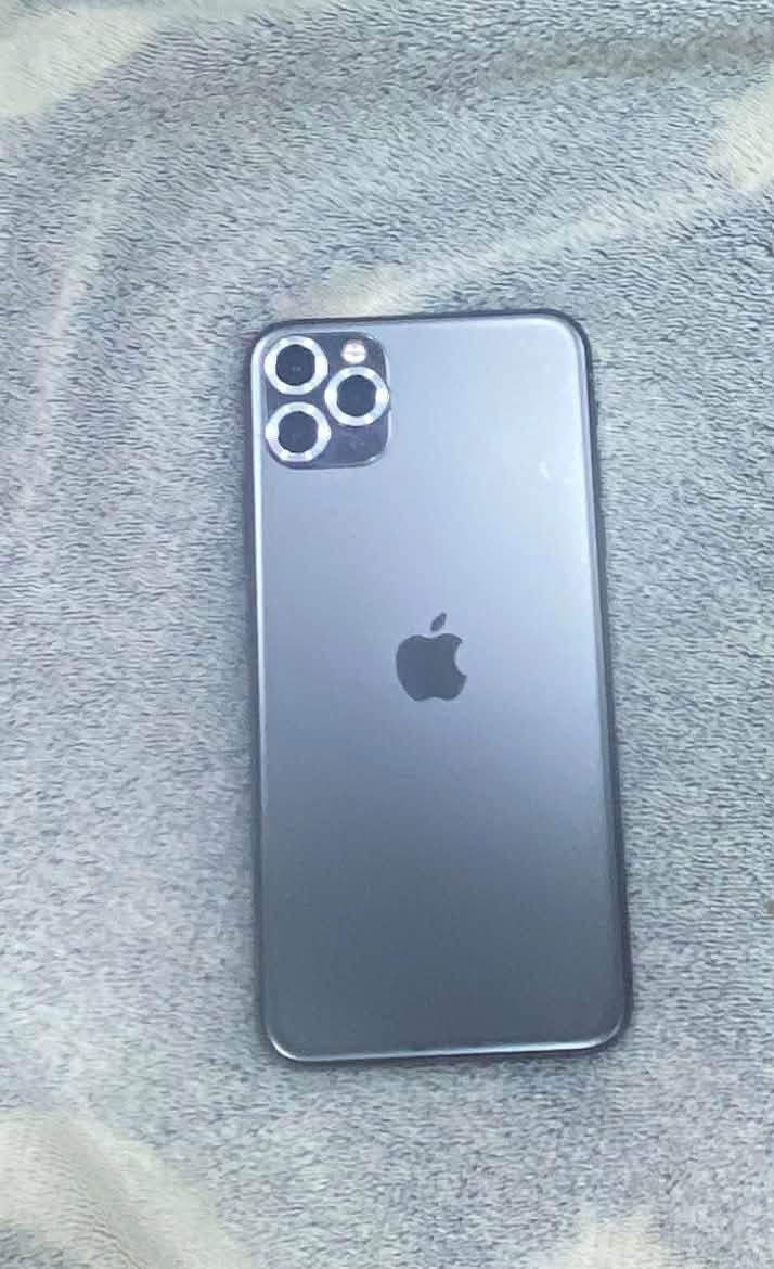 11 برو ماكس ذاكره 256. بطاريه 95 جهاذ نضيف كلش كارتونه ويا بس شاشه مبدله. اصليه. سعر 350. بي مجال.  شراي يتصل *********** بصره حي الحسين
