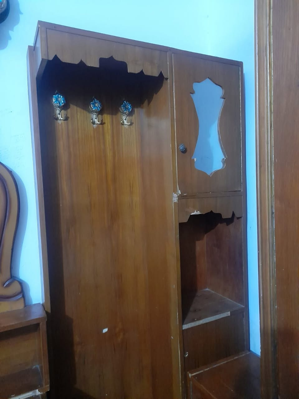 غرفة نوم اللبيع الغرفة نضيفة مابيهة اي ضرر العنوان العبيدي السعر ب ٣٥٠ وبيهه مجال بسيط  الرقم ***********
