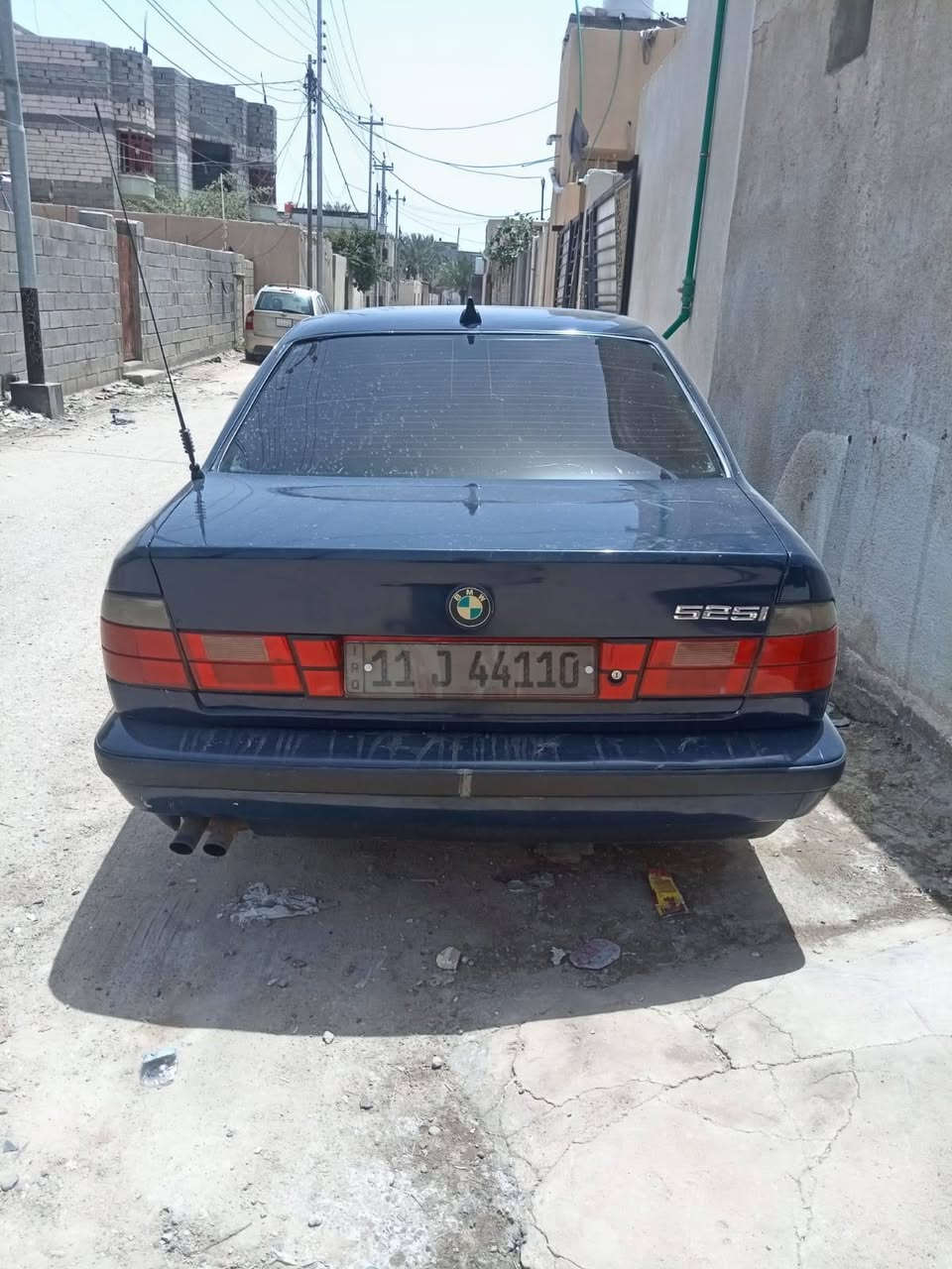 BMW
السعر 58 بيها مجال 
مصبوغه عام جماليه 
مكينه وكير كفاله 
تبريد وتدفئه شغاله
زوج تايرات جدد
سنويه لل2030
رقمها بغداد جوكر 
 مكاني. بصره ابو الخصيب 
***********
