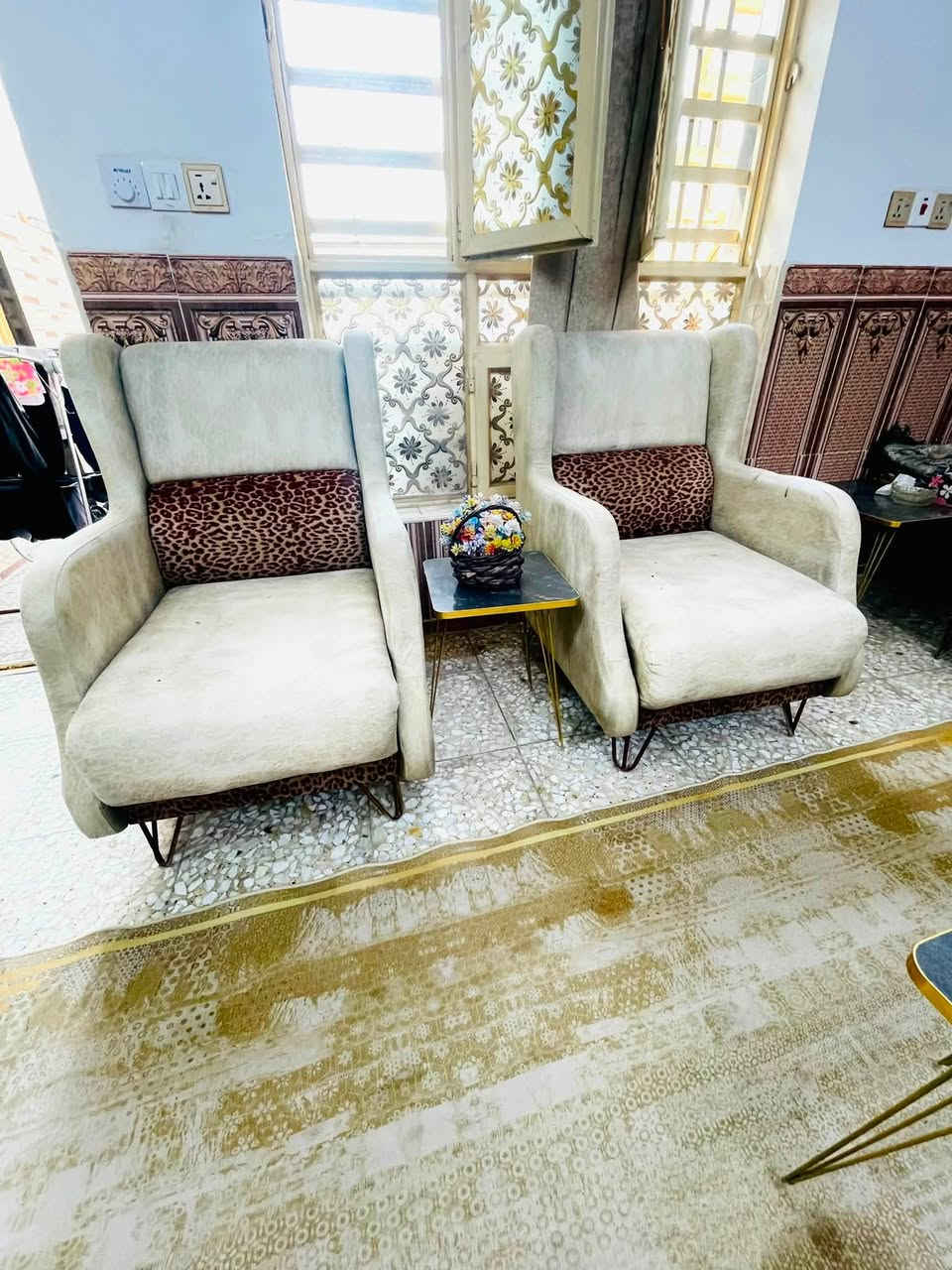 تخم تزكام تكمه ثكيل جدآ بلوك اسود  ١٠ مقاعد ما بيه اي ضرر كوشات هديه السعر ٣٢٥ وبي مجال العنوان البلديات الرقم ***********
