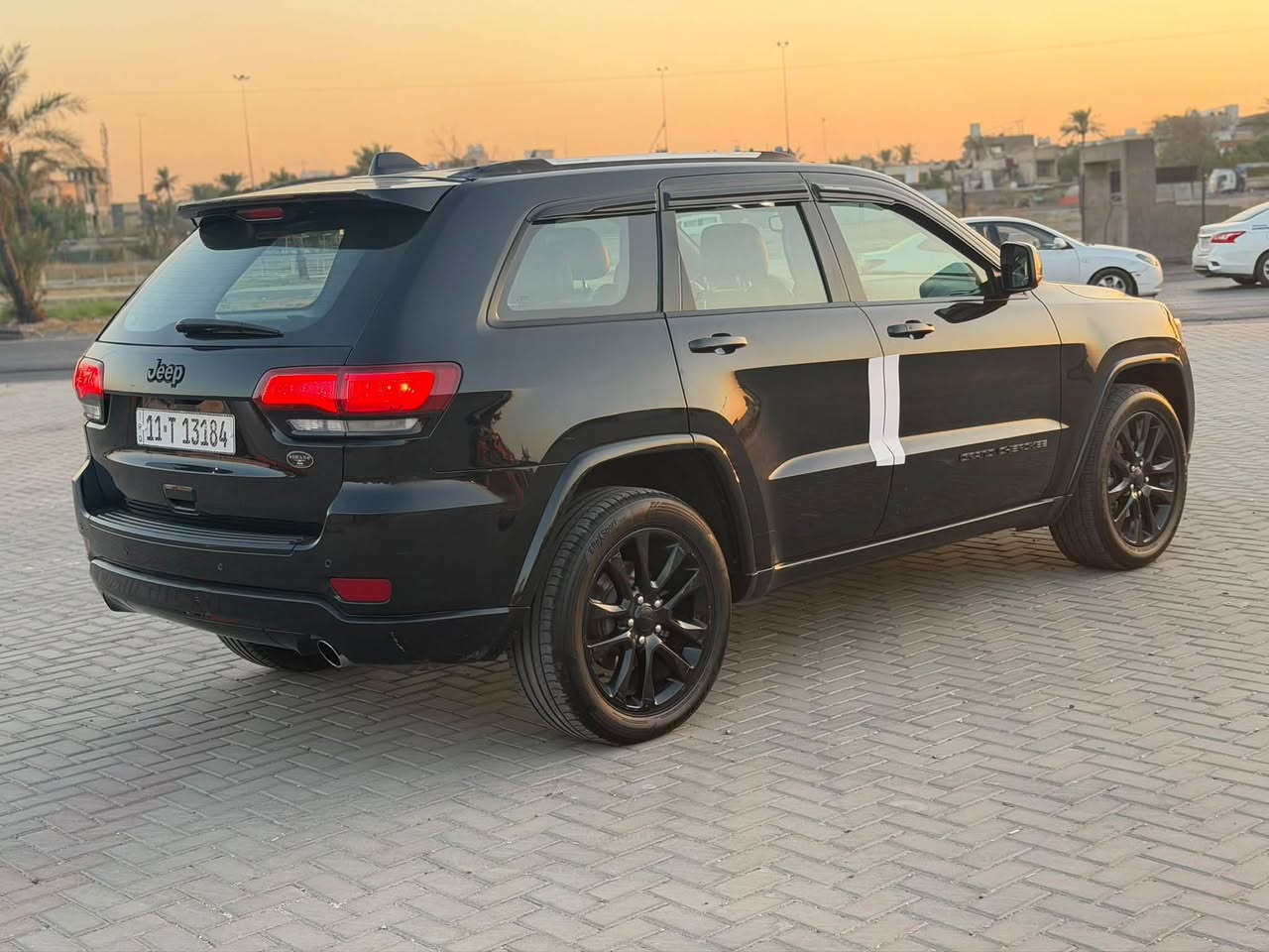 السلام عليكم جيب موديل 2018 بلاك توب معروضه 160 وبيه مجال بسيط رقم بغداد دولي باسمي تحويل مباشر مكينه 6 سلندر 3600 غير مفتوحه  كير كذالك غير مفتوح  سياره ماشيه 95 حقيقي تبريد ثلج صدر امامي خلفي جديد تخم تاير جديد سياره جاهزه كل نقص مابيه مواصفات سياره فول 1/1 عدى فتحه بصمة تشغيل + تشغيل عن بعد كشنات جلد + كشنات كهرباء تبريد قطعتين تحكمات سترين شاشه كبيره  مري قلاب صندوك كهرباء رادرات جانبيه حساسات خلفيه شفتات ستيرن نظام أطفى وتشغيل بلازدحام بعد بيه هواي مواصفات (((( حادث سياره بسيط جاملغ سايق  + بنيد + باب السايق كلير توحيد لون بدون دواخل  صور حادث مرفوقه ويه المنشور )))) مكان سياره بغداد الاستفسار *********** خاص مغلق 🔐

