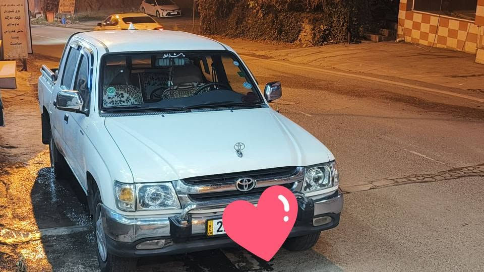 بەناوی خوای گەورە و میهرەبان ئەم سەیارەیەمان هەیە بۆ فرۆشتن تۆیۆتا هایلوکس سیڕزێد مەکینە سپی مۆدێل2001 ناو شینە 
سەیارەکە کامل مەسرەف کراوە مەسرەفی نییە 
پێشی لەسەر ساغی کراوە بە پێش مەنیکا پێشی ڕەشە .تایەی تازەی بۆکراوە سپێری تازەی بۆکراوە 
لایتەکانی پێشەوەی کراوە بە عەدەسەی هایلۆجین 175$ دۆلاری پێدراوە سەیارەکی تابڵێی بێ مەسرەفە ماڵی دۆستە تابڵی سەیارەیەکە عاتڵ بونیی نییە . 5 ساڵە بەدەست خۆمەوەیە چرکەی تیا نییە سەیارەکە سەیارەی مەعرەز نییە
سەنەوی تا 2028 تازەیە بەناوی خۆمەوەیە 
ناونیشان :ناو سلێمانی 
ڕەقەم:*********** ڕەقەمەکە هەموو شتێکی لەسەرە  
سعری 85$ گەڵاو کەمێک معامەلە السليمانية, العراق
