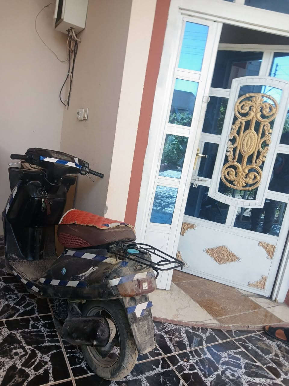 السلام عليكم البيع درجه يماها محرك خير من الله صوته نعام يراد واير بريك وباتري  ولباقي شوف العين 150وبي مجال  عنوان صلاح الدين قضاء بيجي ***********
