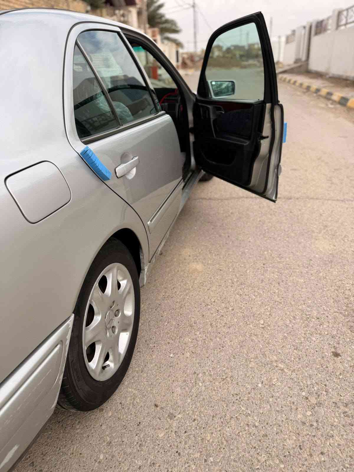 للبيع مارسيدس ام عيون موديل 97 مواصفات فول واحد على واحد رقم بغداد بسمنه محرك 6 سلندر خراطيم مرغوب مكفوله من الضربه صبغ عام جماليه مكانهه واسط الكوت ترهم مراوس السعر 95 ورقه  ***********.   ***********
