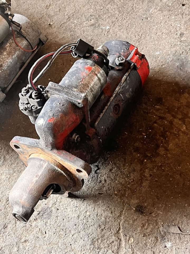 سلف سكانيا 144 اوربي
سلف شتاير 12 ولف عدد 2 اوربي 
داينمو سكانيا اوربي 
يوجد توصيل بغداد وجميع المحافظات 
***********
