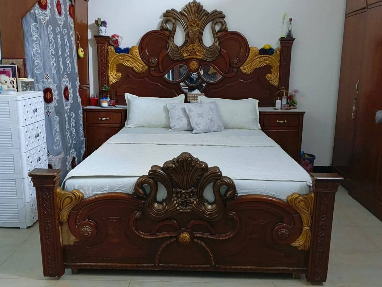 #غرفه #للبيع

غرفه سبع قطع احطاطه خشب عراقي اصلي 
بعدهي ع وضعيتها جديده كولش 
السعر 850وبيها مجال •
الفلوجه.. حي جبيل 
***********
