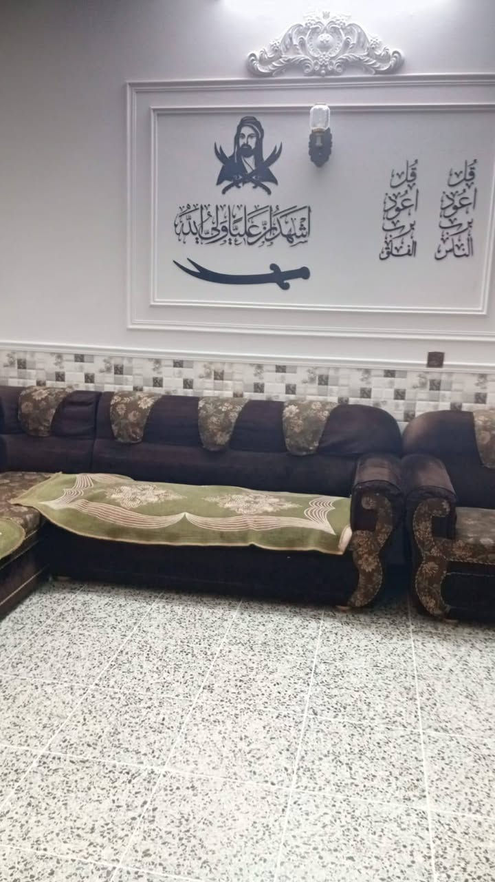 السلام عليكم 
ديوان 10 مقاعد للبيع مكان بغداد جسر ديالى الجديد كرغوليه قرب مدرسة المسار السعر 110 بي مجال 
***********
