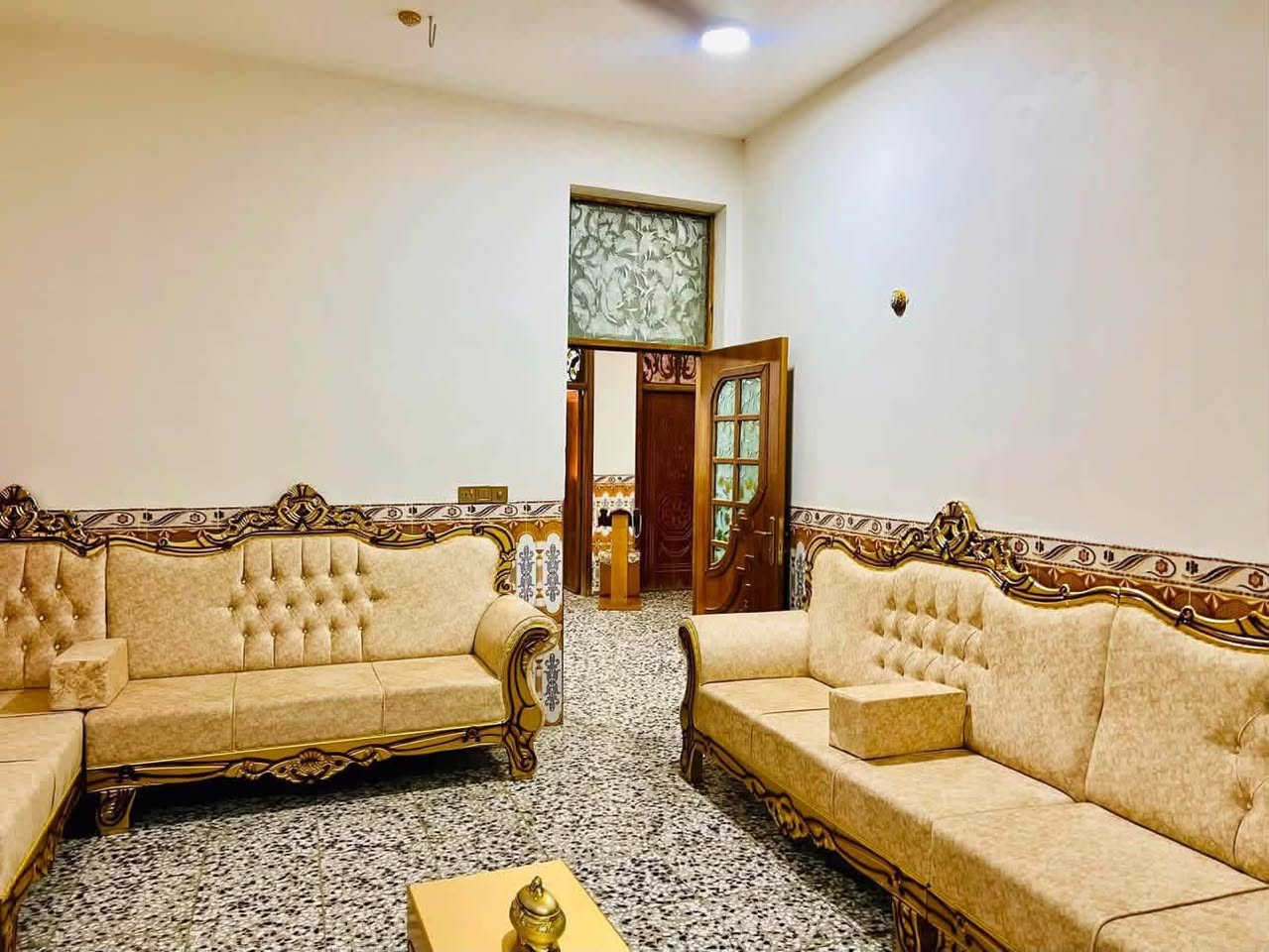 🏡 دار للبيع - موقع ممتاز وبناء حديث 🏡
📍 العنوان: الحلة - وردية خارج / البو حمير - شارع النائب حبيب الحلاوي
📐 المساحة: 415 متر مربع
🛣️ عرض الشارع: 10 متر
📜 السند القانوني: طابو زراعي (تحويل مباشر)
✨ تفاصيل الدار:
• 🚗 كراج واسع
• 🌿 حديقة كبيرة 
• 🛋️ هول داخلي + صالة استقبال
• 🍳 مطبخ
• 🛏️ غرفتين نوم
• ☀️ منور
• 🚿 مجمع صحي (داخلي وخارجي)
💰 السعر: 124 مليون (وبيه مجال )
📞 للتواصل والاستفسار:
📱 ***********
#
