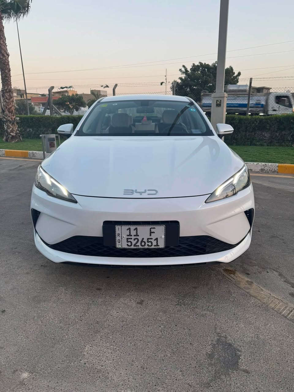 السلام عليكم
للبيع فقط بي واي دي سيل 5 
رقم بغداد داخل ابيض ماشية 7000كهرباء ومحرك 13000 
الكلي 20 الف كيلو
كفالة عامة من كلشي عده بيه رصعه وشخط بل دعامية موضحة بل صور مكفوله من البارد والصبغ
السياره زارعله اناره داخليه متغير
ومدوشم الكشنات 
و شادله ارضيات حوضيه
العنوان بغداد حي الخضراء 
السعر 20700 الف دينار مجال بسيط جدا 
عشرين مليون وسبعة مائة ألف دينار 
رقم هاتف***********
