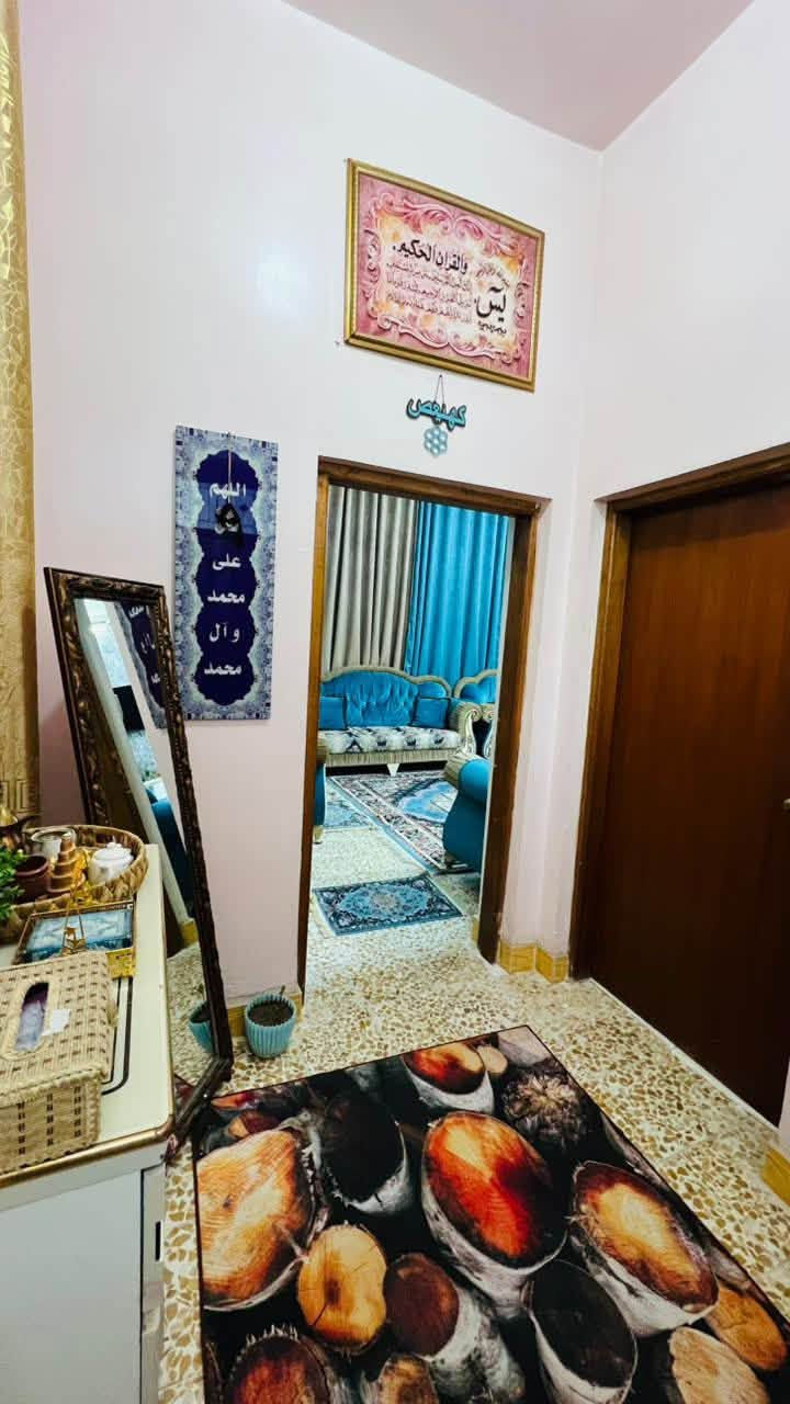 دار سكن طابو صرف في ( حي الكرار ) 
مقابيل ( المدرسة الحديدية )

مساحة ٣٠٠ م - شارع بعرض ( ١٥ م )
بناء طابوق - سقف صب كونكريت 
( ٣ غرف نوم ) - صحيات داخلية + خارجية 
(( بناء درجة أولى )) 

( كل الخدمات متوفرة - ماء - كهرباء - تبليط 
انارة - مجاري - ارصفة )

ملاحظة :- مطلوب أسكان ( ٢٧ مليون )
(( تحويل أو باقي مبلغ الأسكان على المشتري )

للاستفسار مراجعة مكتب غازي للعقار   
واسط - الزبيدية - قرب أفران المائدة  *********** 
***********
