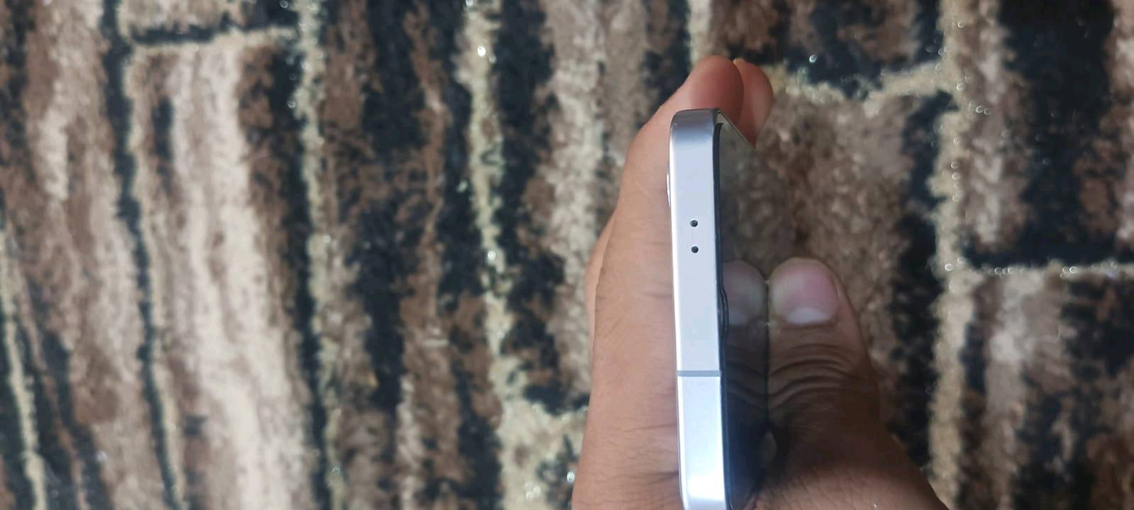 سامسونج اس 24 • ٢٥٦ • شخط بالشاشة