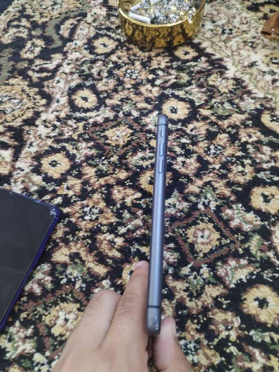 ايفون 11 عادي
128 كيكه تك سيم  
فقط بطاريه مبدله ال باقي شرط شراي يجي خاص
سعر 225 بي مجال بسيط
