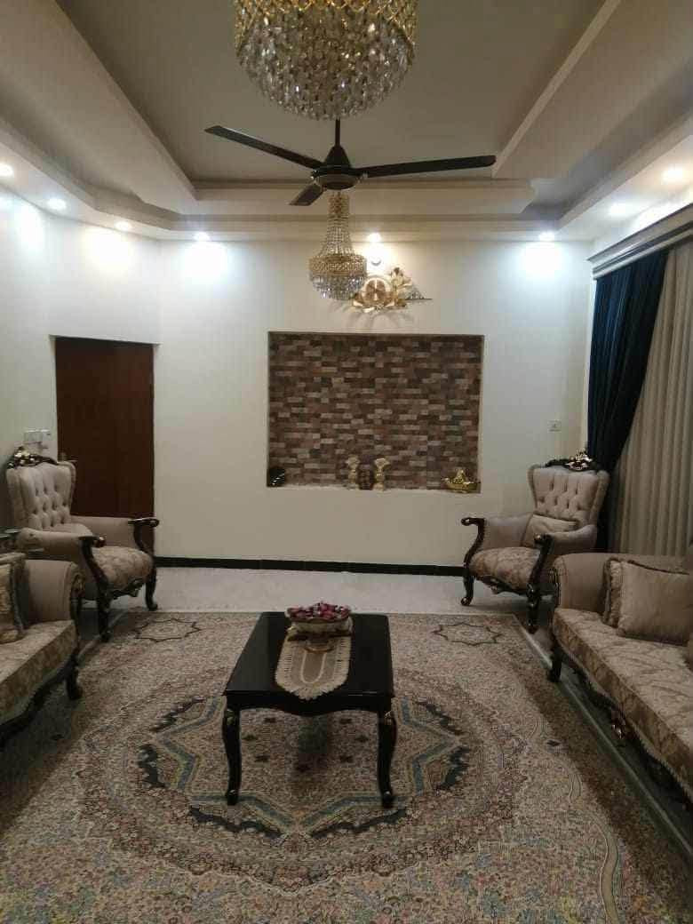 بيت للايجار صار عليه عرض خاص 🥰
في حي الحسين 
مساحته ٣٠٠ متر 
يحتوي على ٧ غرف من غير الملحقات 
للاستفسار اتصل على الرقم 
***********
