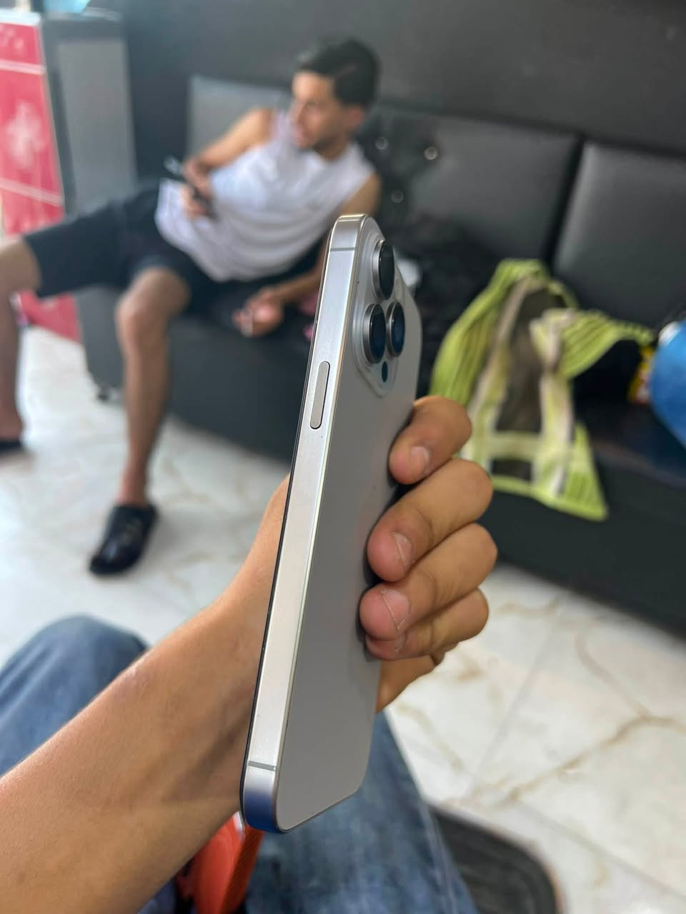 ايفون 15 برو ماكس للبيع 750 وبي مجال حك الجيه بطاريه ٨٠ شاشه مبدله كلش زينه تروح تفحص وين مايعجبك شرط العنوان كركوك دوميز الاتصال او واتساب ***********
