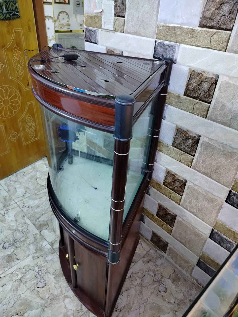 حوض مثلث • ٩٣ سم • ١٠ ملم