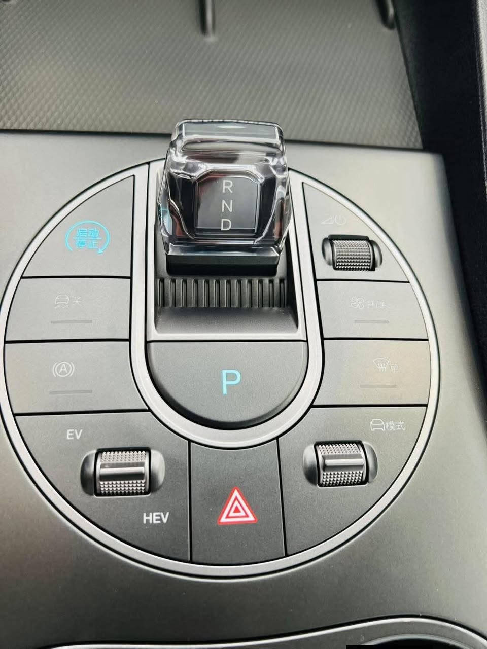 BYD سيل 05 
موديل 2025
سفر كيلومتر كه مترين نرخ 💰💰💰
موبايل ***********
***********
بئ صبوغ بئ ملاحظة 
بئ ته زره 
مواصفات بصمة 
شاشه گه وره 
گيچ الكترونى 
ويل عادي ره ش 
كوشن جلد 
يده بصمة 
زؤر مواصفات تر.....
