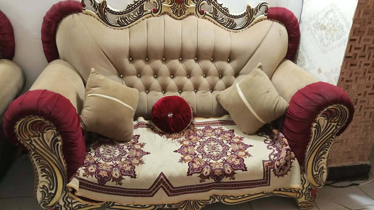 تخم قماش • ١٠مقاعد • يحتاج تصليح