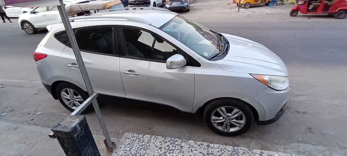 السلام عليكم
سياره توكسان موديل 2014  وارد امريكي بدون حادث وبدون صبغ  محرك 2400 دوش تبريد فول وحداديه صدر امامي وخلفي جديد 

تحكم ستيرن وشاشه اصليه 

ماشيه 94000 

السعر 13000 دولار وبي مجال  

مكاني بغداد للاستفسار الاتصال عالواتساب ***********
